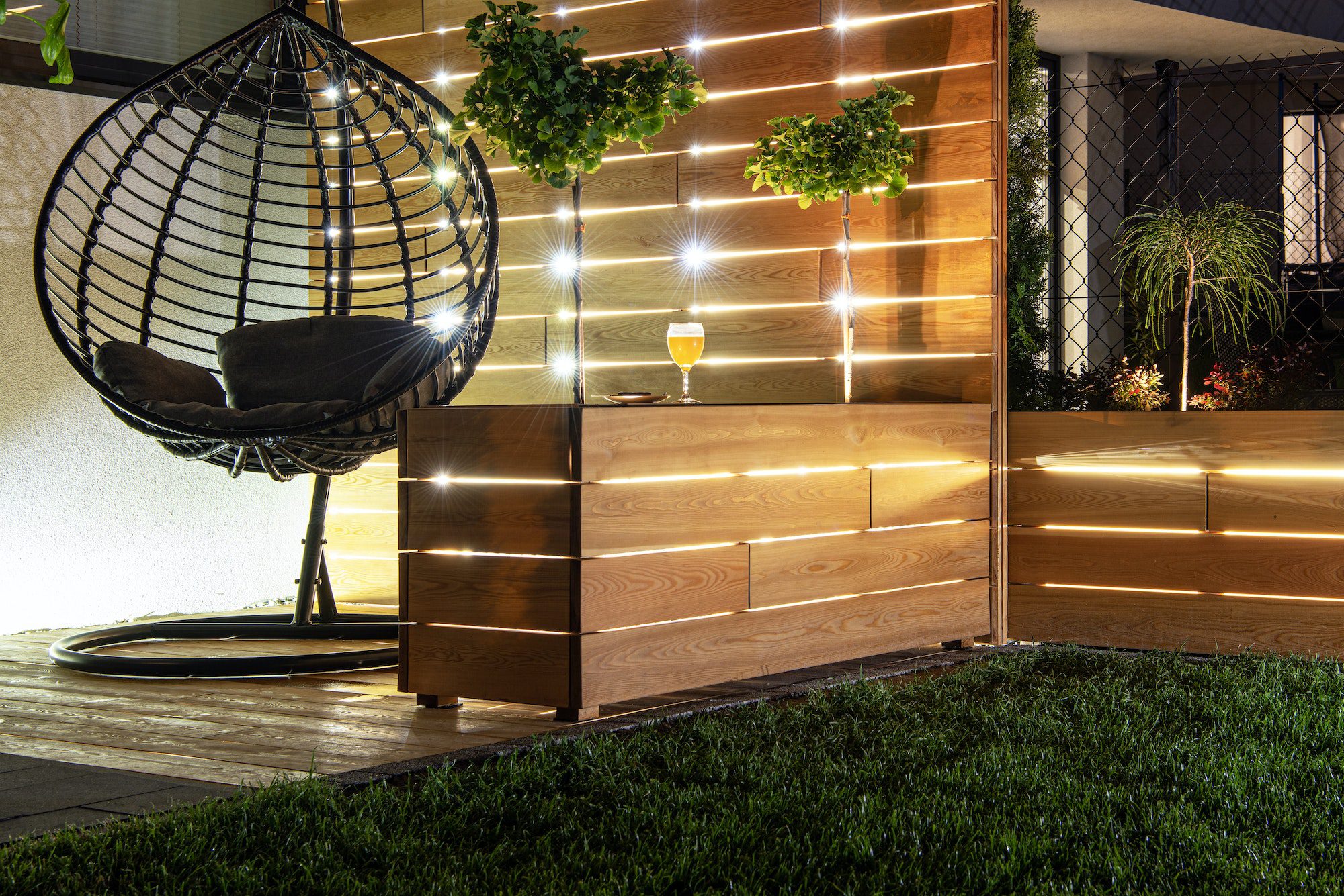Backyard Garden Wooden Recreation Place Deck with Table